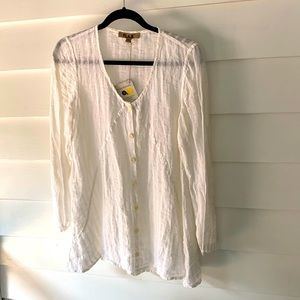 Linen tunic top with carved wooden button detail